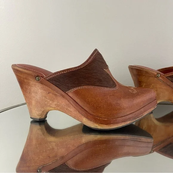 !SOLD! DANELLE Vintage 1970’s Western Burnt Orange Brown Leather Wooden Clogs - Picture 3 of 8